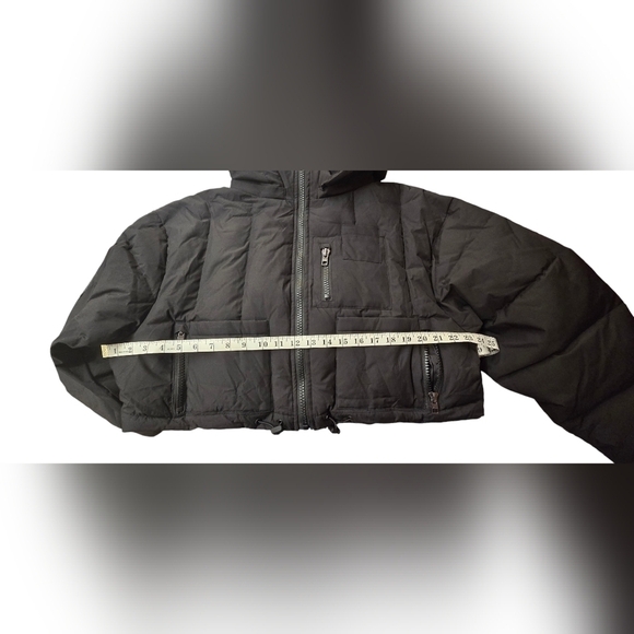 *NWT* VHNY cropped black puffer - Picture 5 of 5